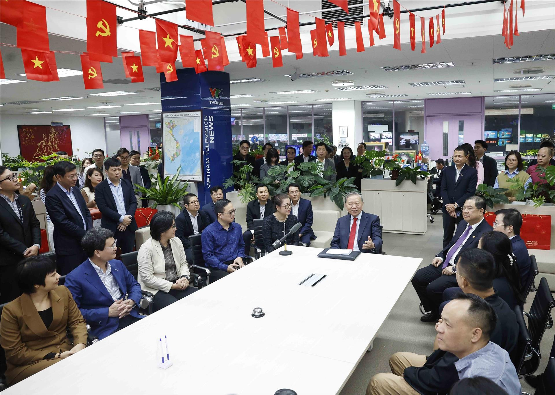 vna potal tong bi thu to lam chuc tet can bo phong vien dai truyen hinh viet nam 859247114 14 59 54.jpg