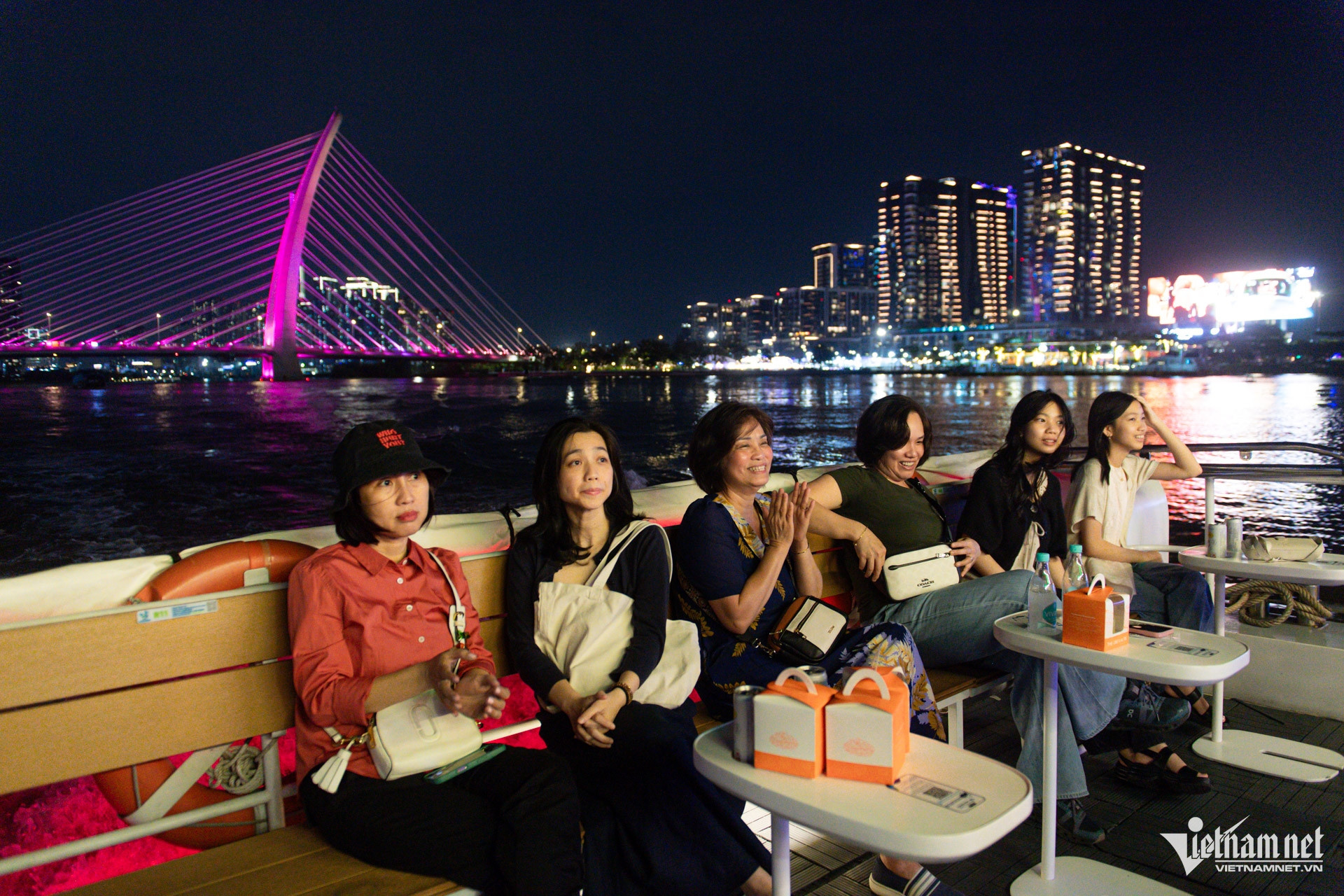 W-du thuyền sông sài gòn   nguyễn huế 20.jpg