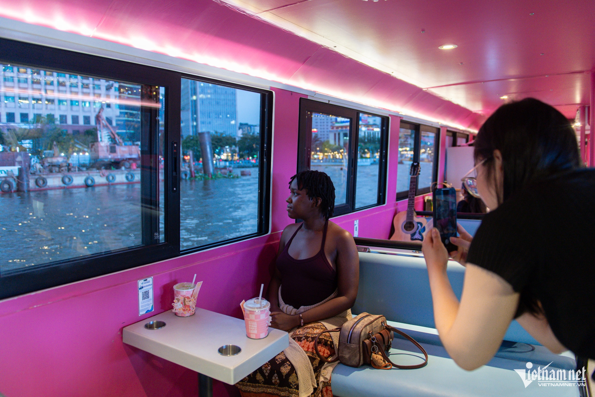 W-du thuyền sông sài gòn nguyễn huế 3.jpg