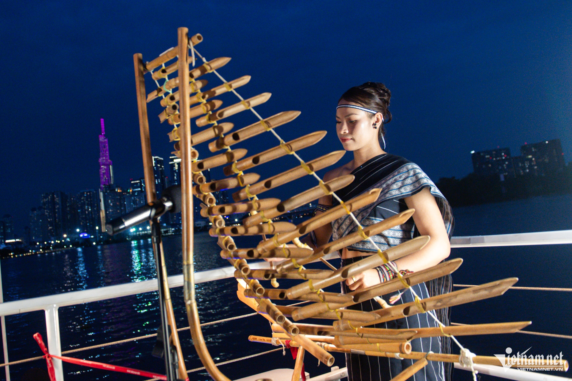 W-du thuyền sông sài gòn nguyễn huế 6.jpg