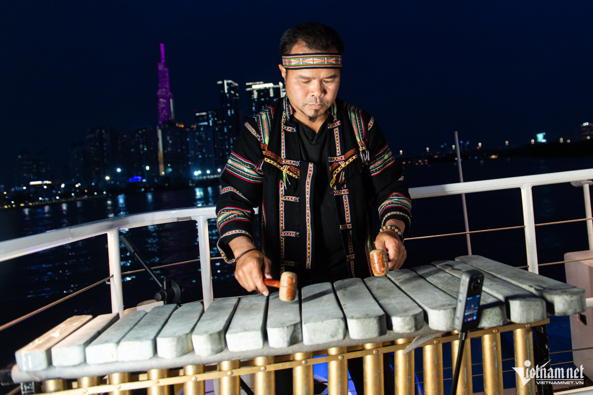 W-du thuyền sông sài gòn   nguyễn huế 7.jpg