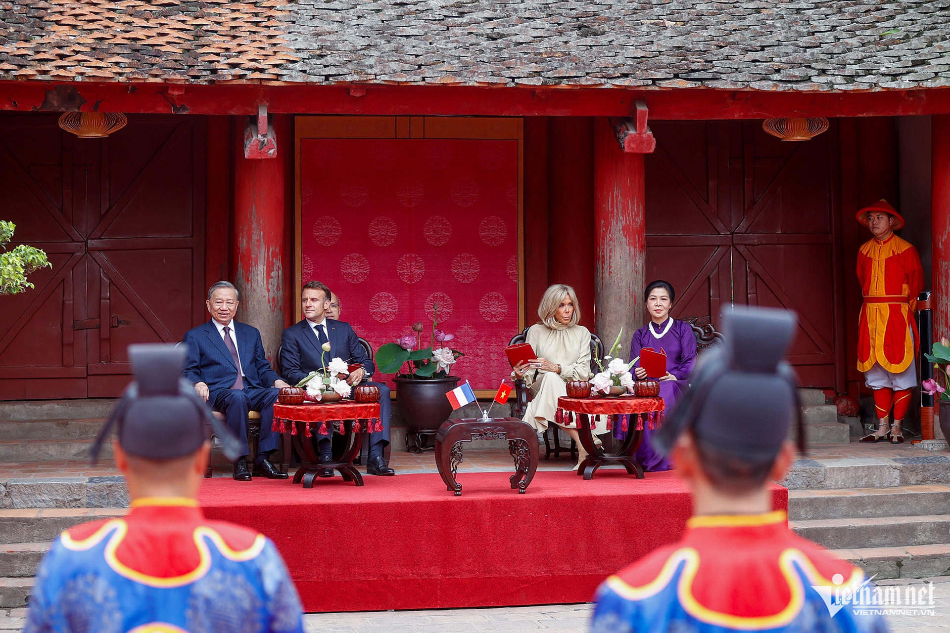 w hai 5571 76934.jpg