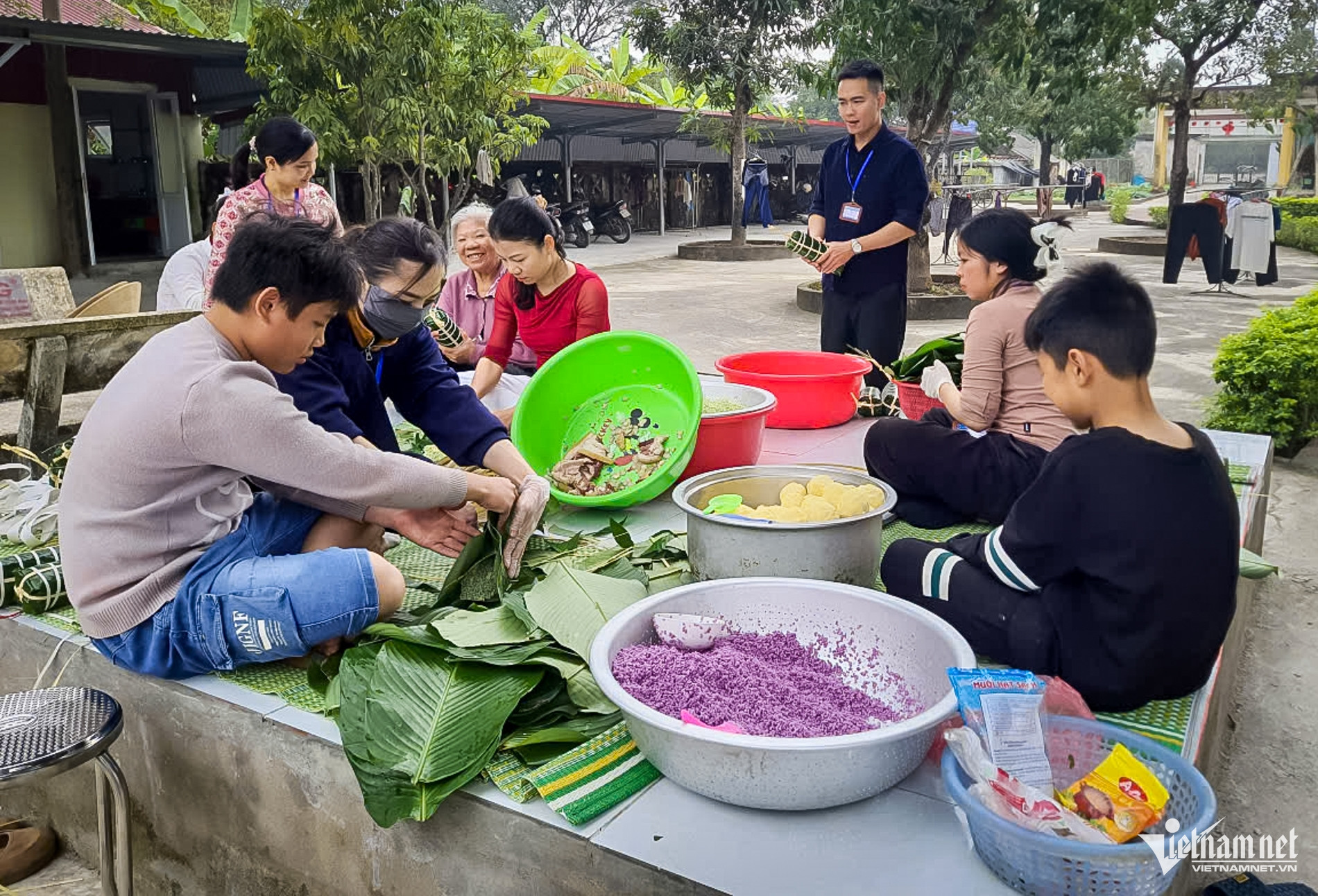 W-tết trung tâm.jpg