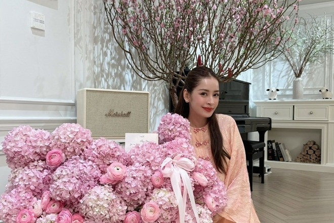 Biệt thự chục tỷ của NSND Trịnh Kim Chi và ca sĩ Chi Pu rực rỡ ngày Tết