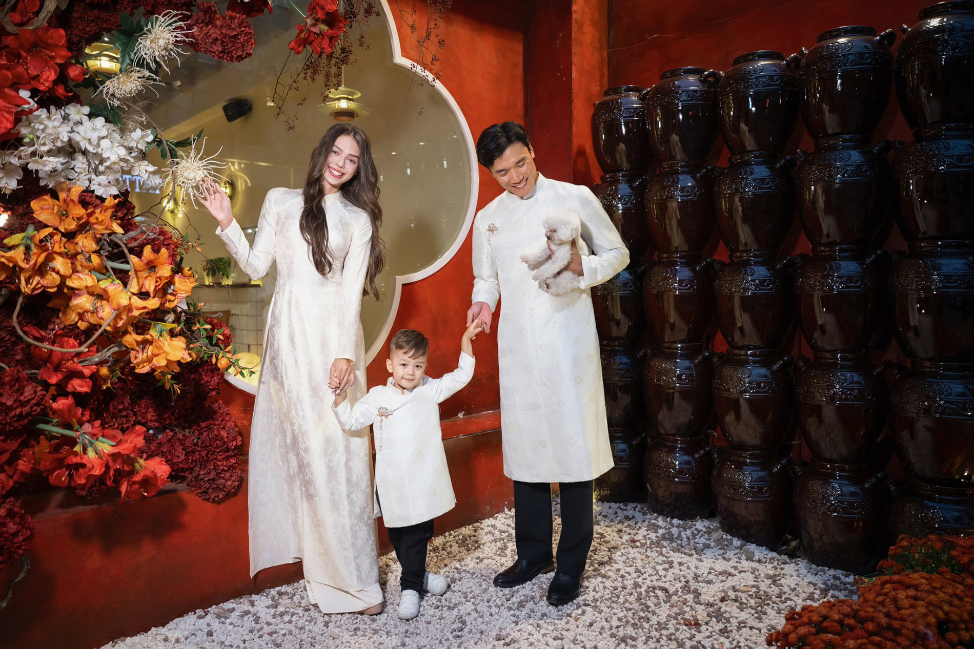 Bùi Tiến Dũng cùng vợ Tây khoe ảnh đẹp lung linh đón Tết bui tien dung 2.jpg