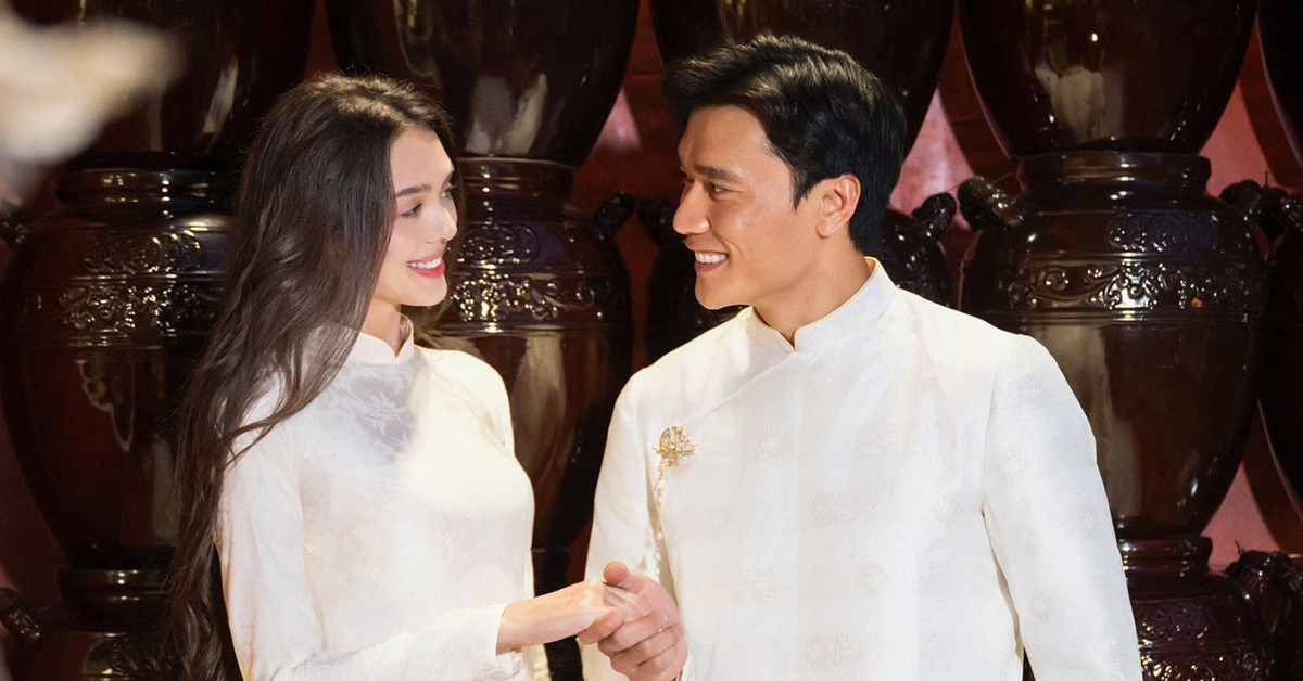 Bùi Tiến Dũng cùng vợ Tây khoe ảnh đẹp lung linh đón Tết