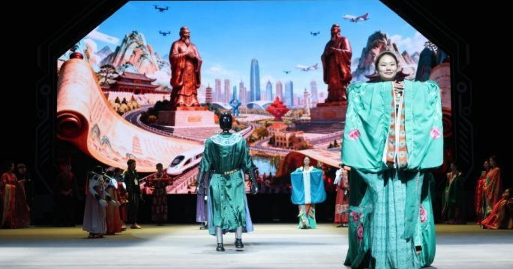 Hình ảnh Trung Quốc tổ chức lễ hội người máy đón Tết Bính Ngọ 2026