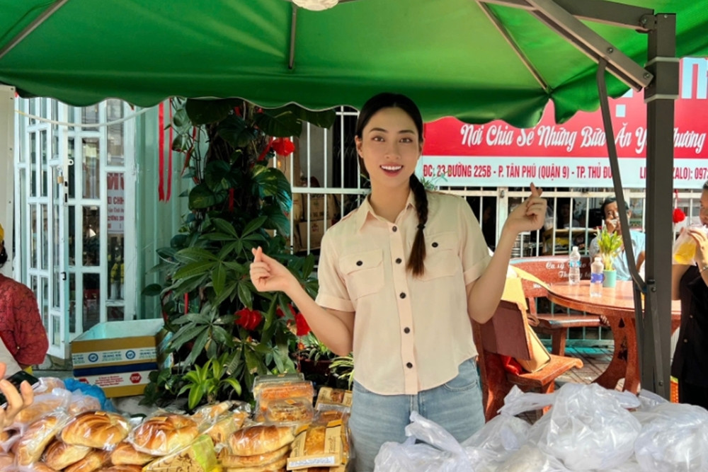 Luong Thuy Linh 05.jpg