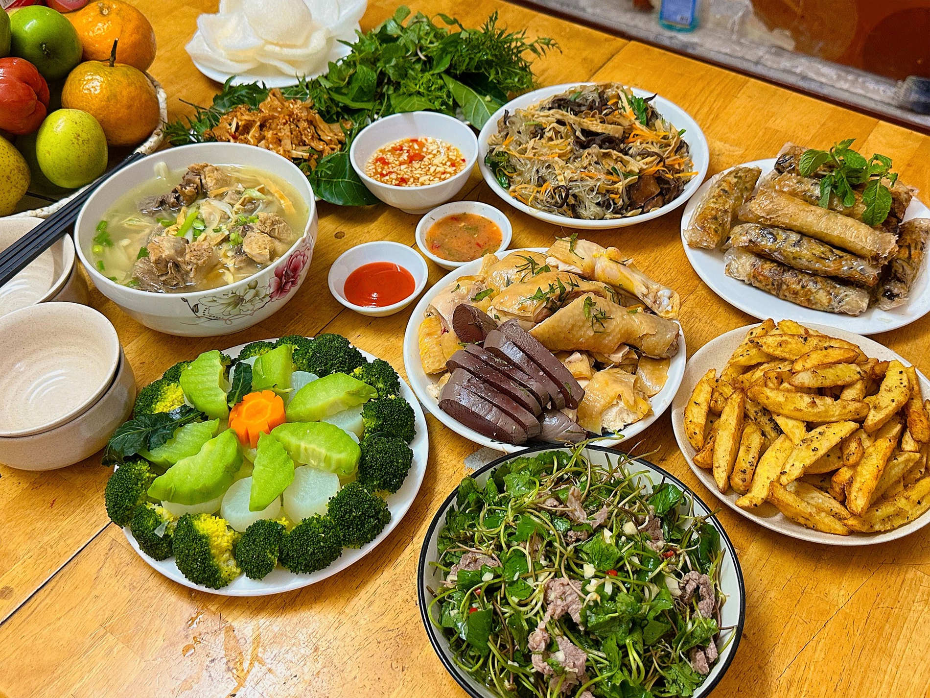 mâm cúng tất niên   trần uyên.png