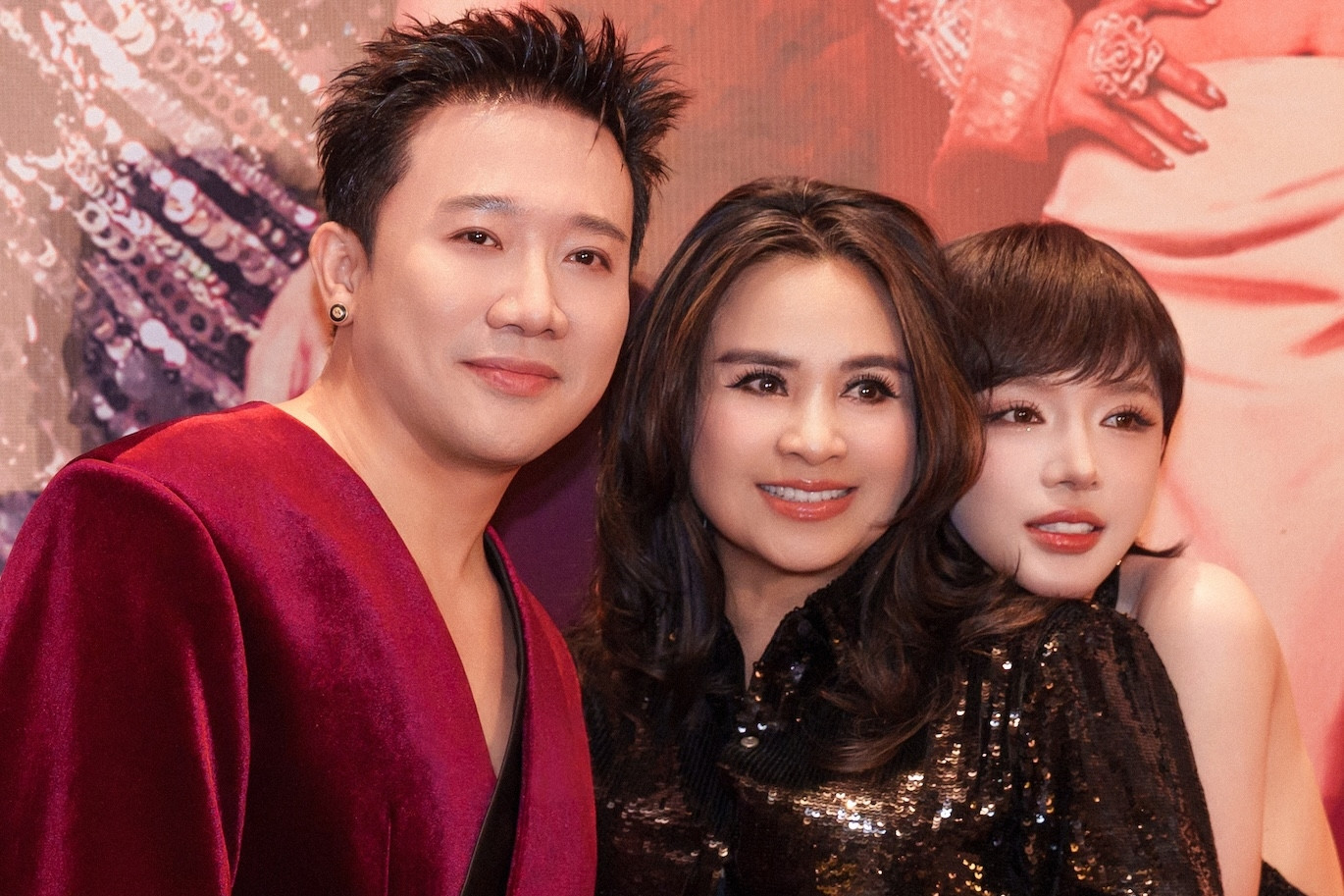 MC Trấn Thành chắp tay cúi lạy và tiết lộ điều không ngờ về NSND Thanh Lam