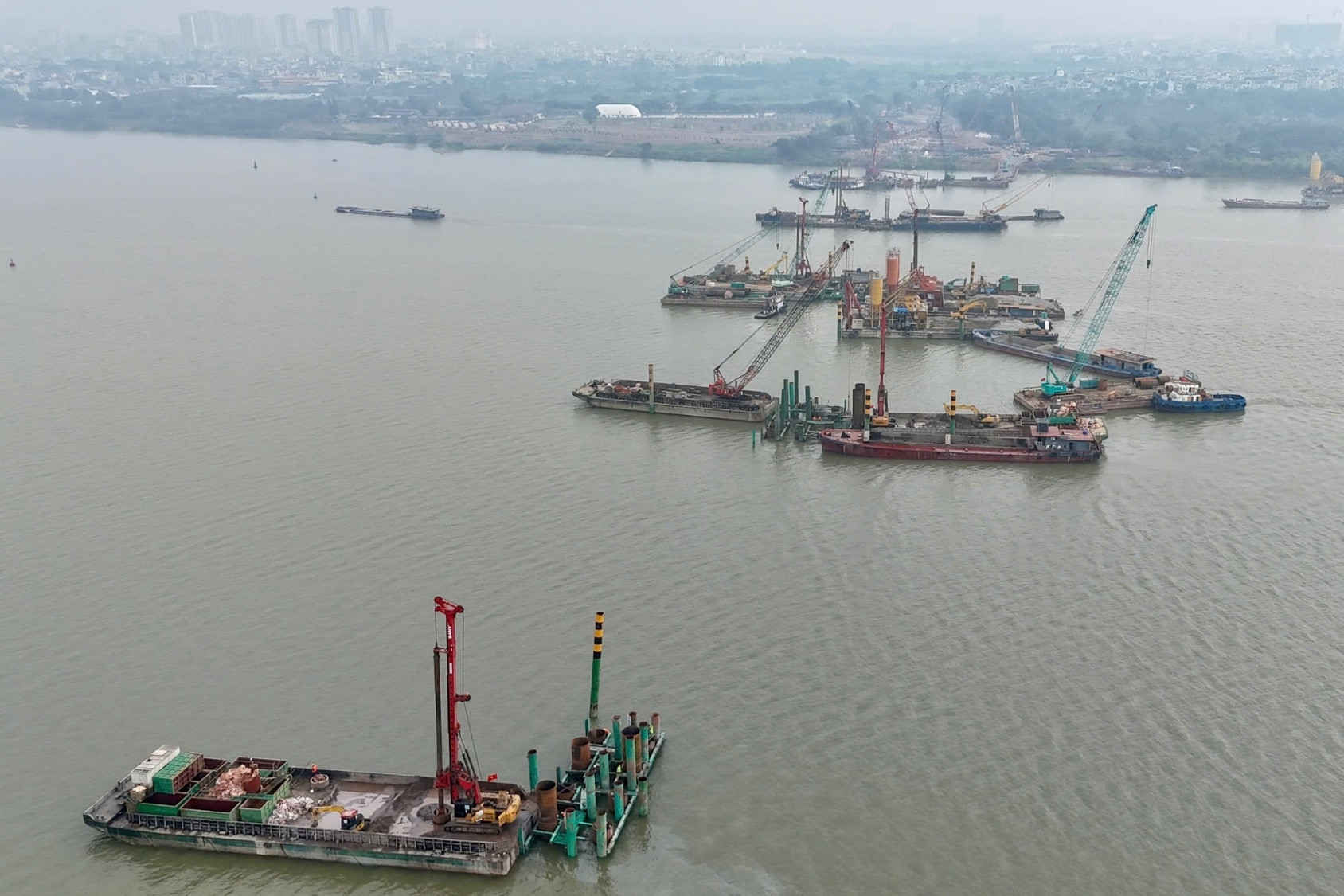 Sức ép tiến độ, công trường cầu Trần Hưng Đạo 16.000 tỷ thi công 3 ca xuyên Tết