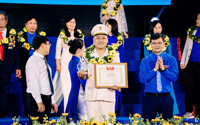 Thuong uy Tran Van Phu.jpg