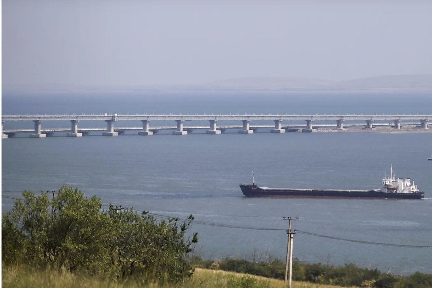 Ukraine tấn công tàu đổ bộ BK-16 của Nga tại Crưm