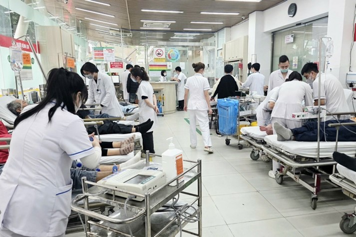 Ước mong giản dị của vị Giám đốc Bệnh viện Bạch Mai ngày trực Tết