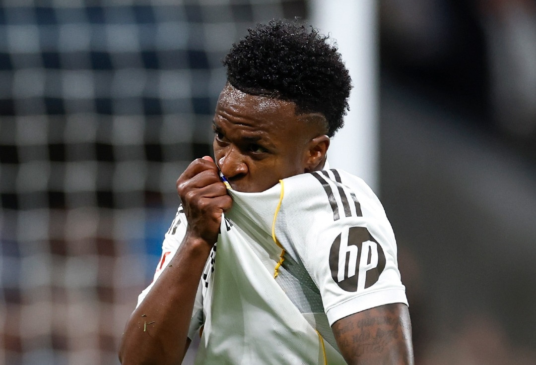 Vinicius thay Mbappe tỏa sáng, Real Madrid vượt mặt Barca