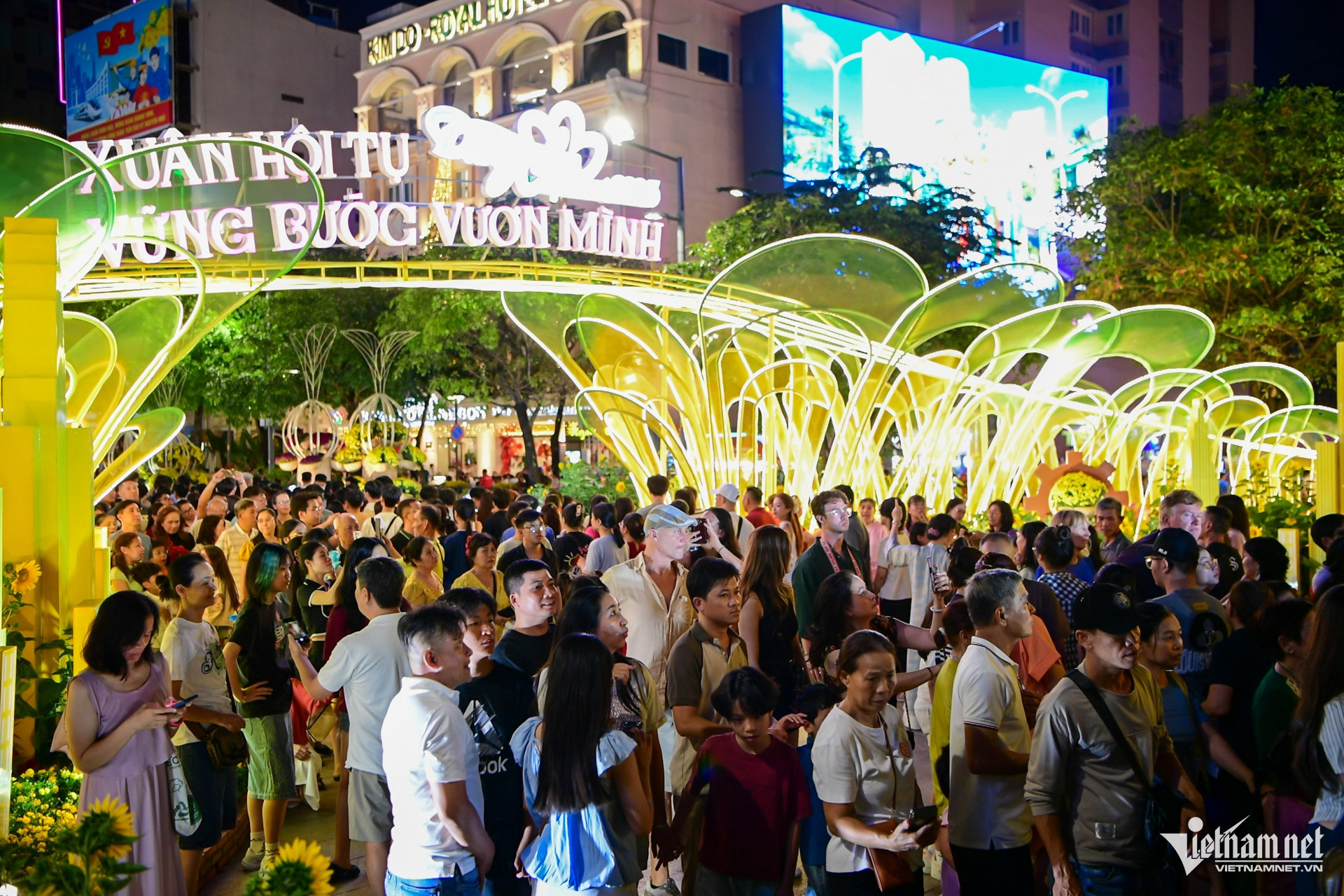 W-đường hoa nguyễn huệ nguyễn huế 36.jpg