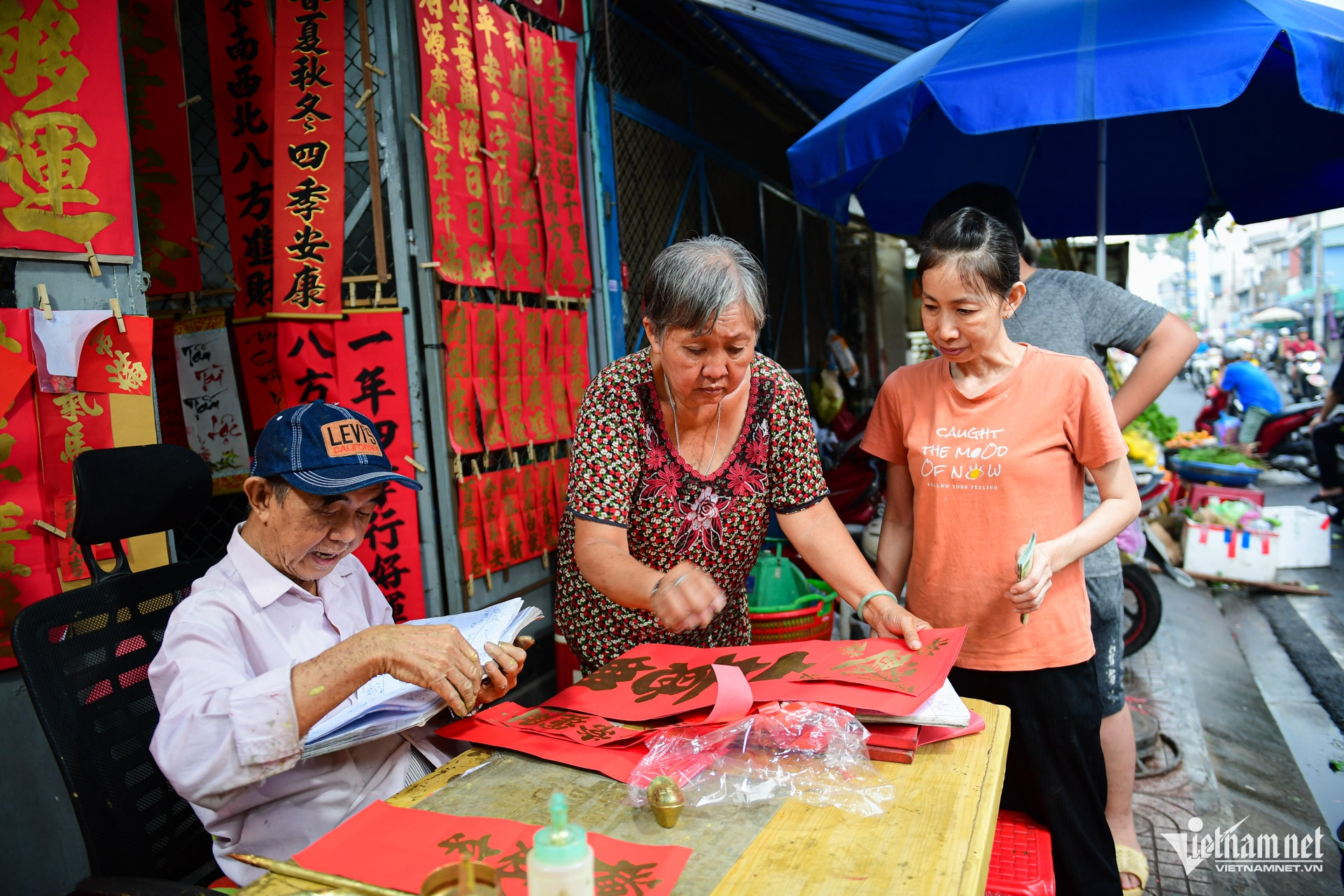 W-người hoa TPHCM Nguyễn Huế 3.jpg