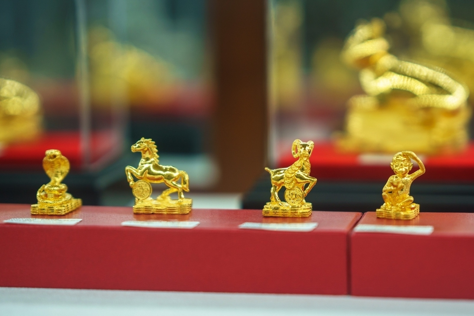 Giá vàng hôm nay 17/2/2026 đánh rơi mốc 5.000 USD, vàng giảm giá