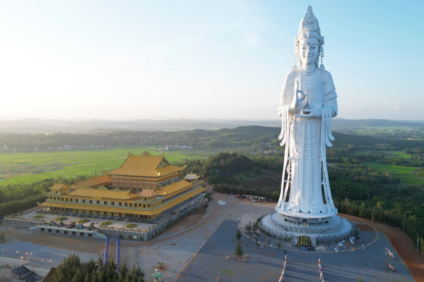 Chiêm bái tượng Phật Quan Âm cao nhất Đông Nam Á trên đỉnh núi Thiên Mã