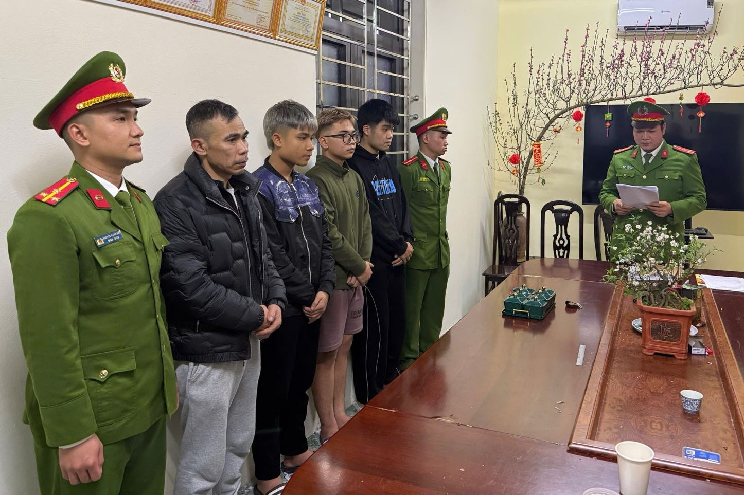 Công an Hưng Yên bắt tạm giam Lê Thành Long, Dương Đức Việt