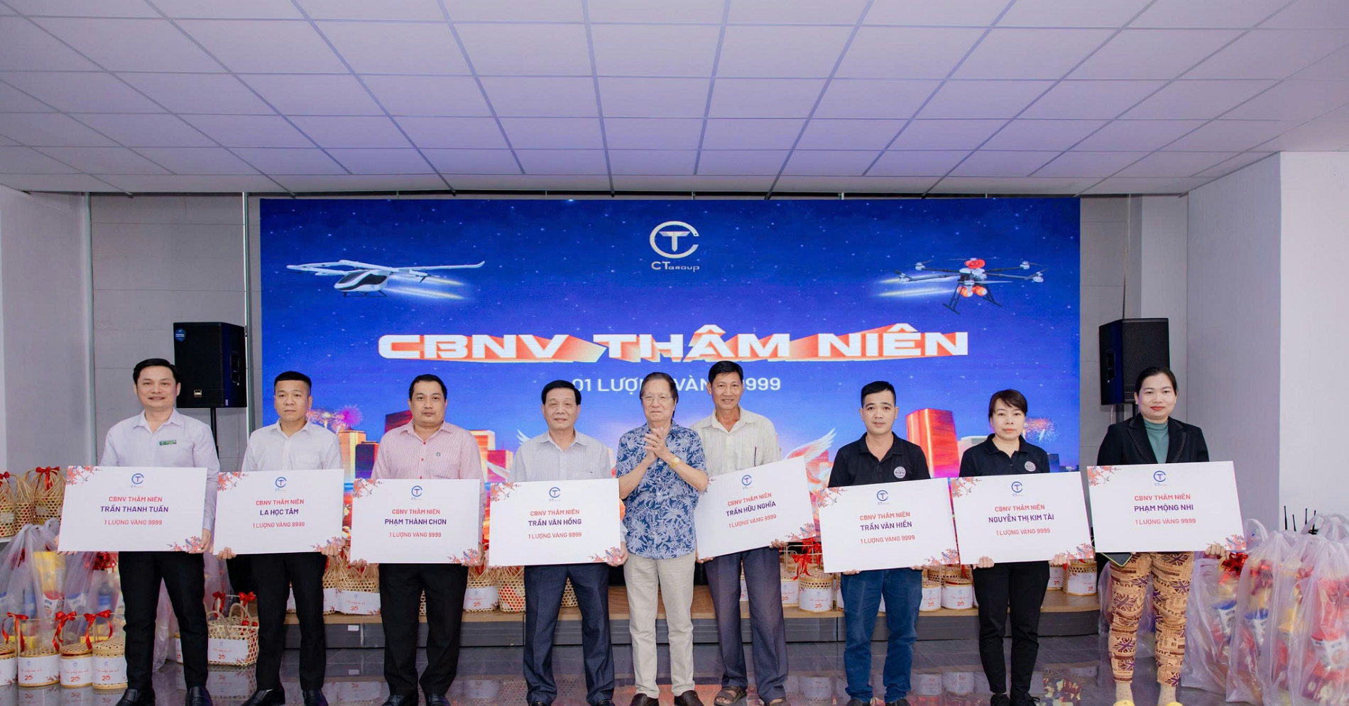 CT Group: Nhiều tạp vụ, bảo vệ nhận thưởng Tết là một lượng vàng 9999