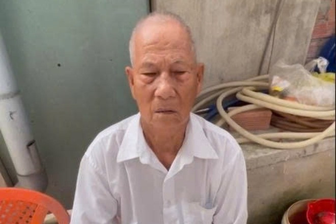 Cụ ông 76 tuổi bật khóc vì bị đôi nam nữ giật sạch 180 tờ vé số