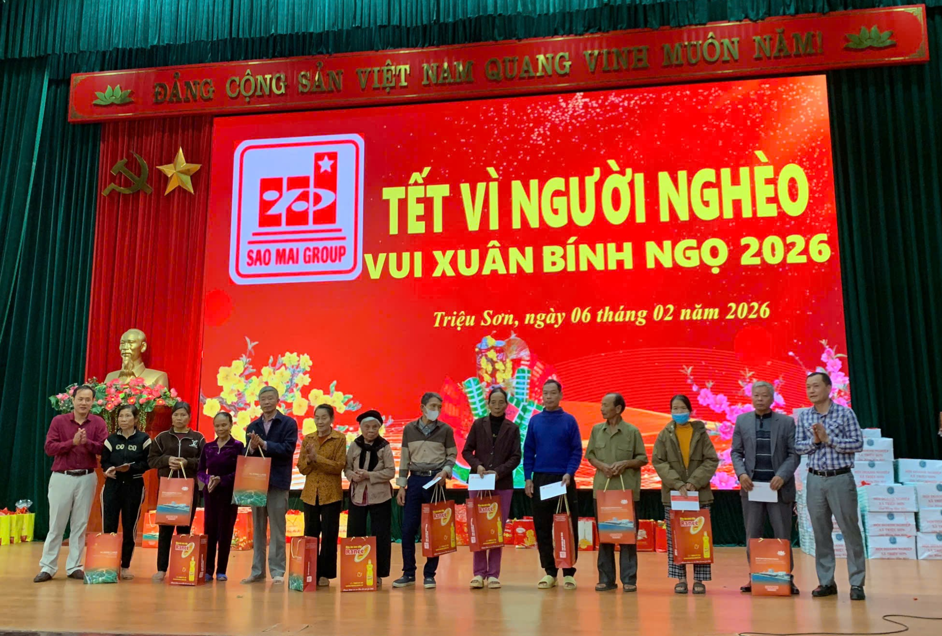 hinh2_Gửi trao hơi ấm Xuân Bính Ngọ đến với bà con Triệu Sơn, Thanh Hóa (1).png