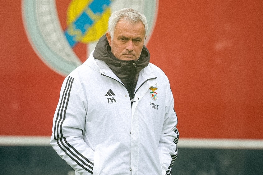 Mourinho bất ngờ phải đi viện trước trận Benfica đấu Real Madrid