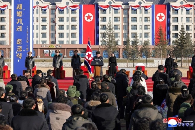 Ông Kim Jong Un khánh thành khu nhà ở cho thân nhân binh lính chiến đấu ở Nga