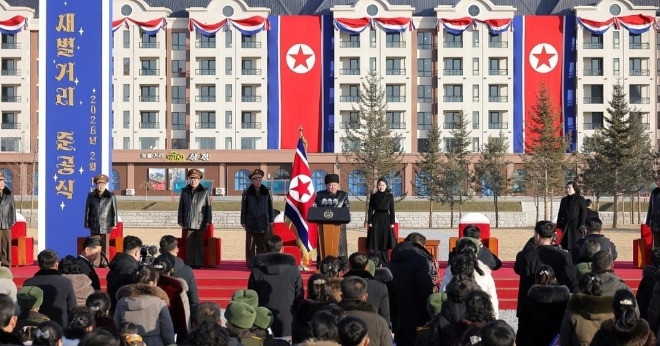 Ông Kim Jong Un khánh thành khu nhà ở cho thân nhân binh lính chiến đấu ở Nga