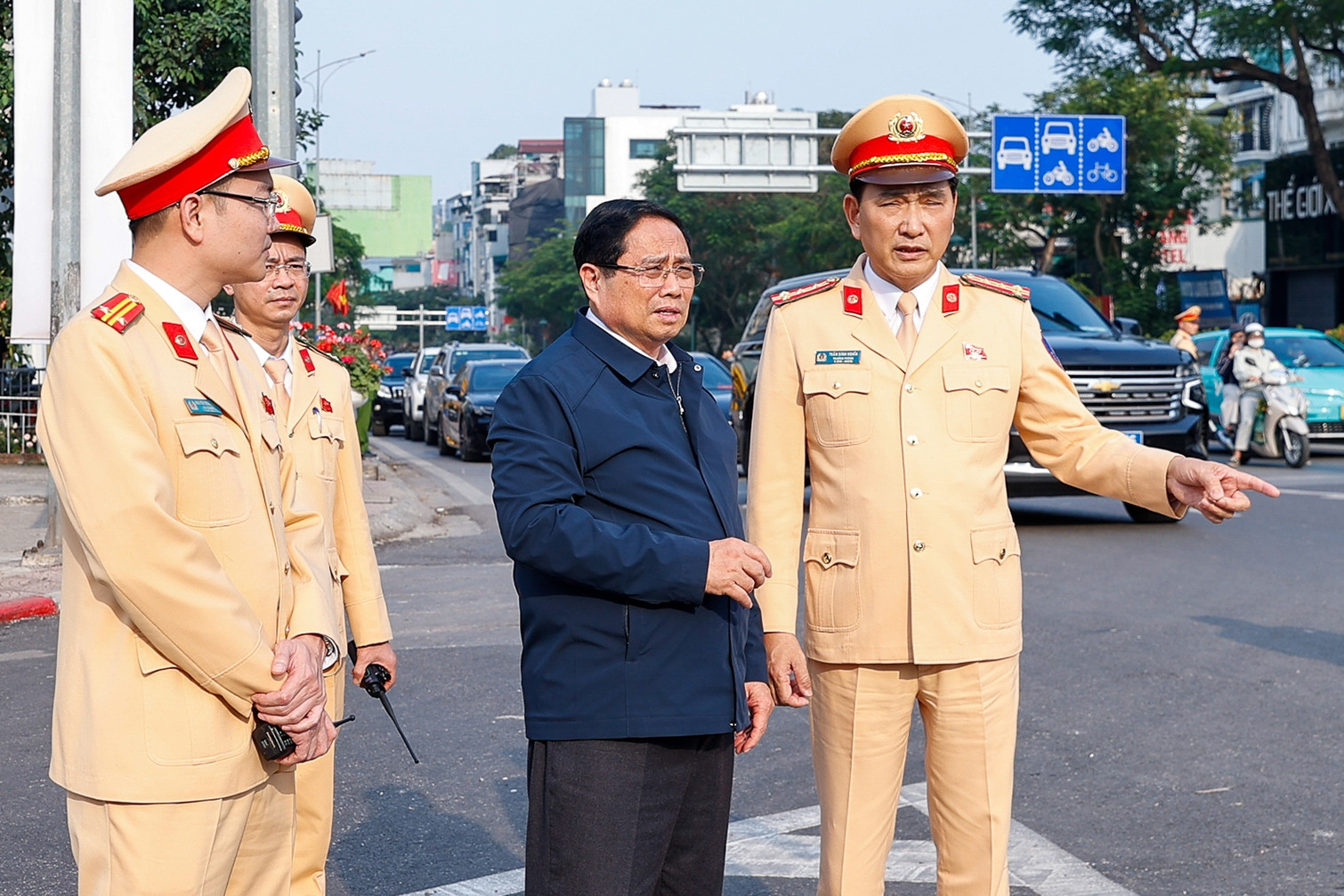 Qua VNeTraffic, Thủ tướng gửi lời chúc năm mới bình an tới người tham gia giao thông