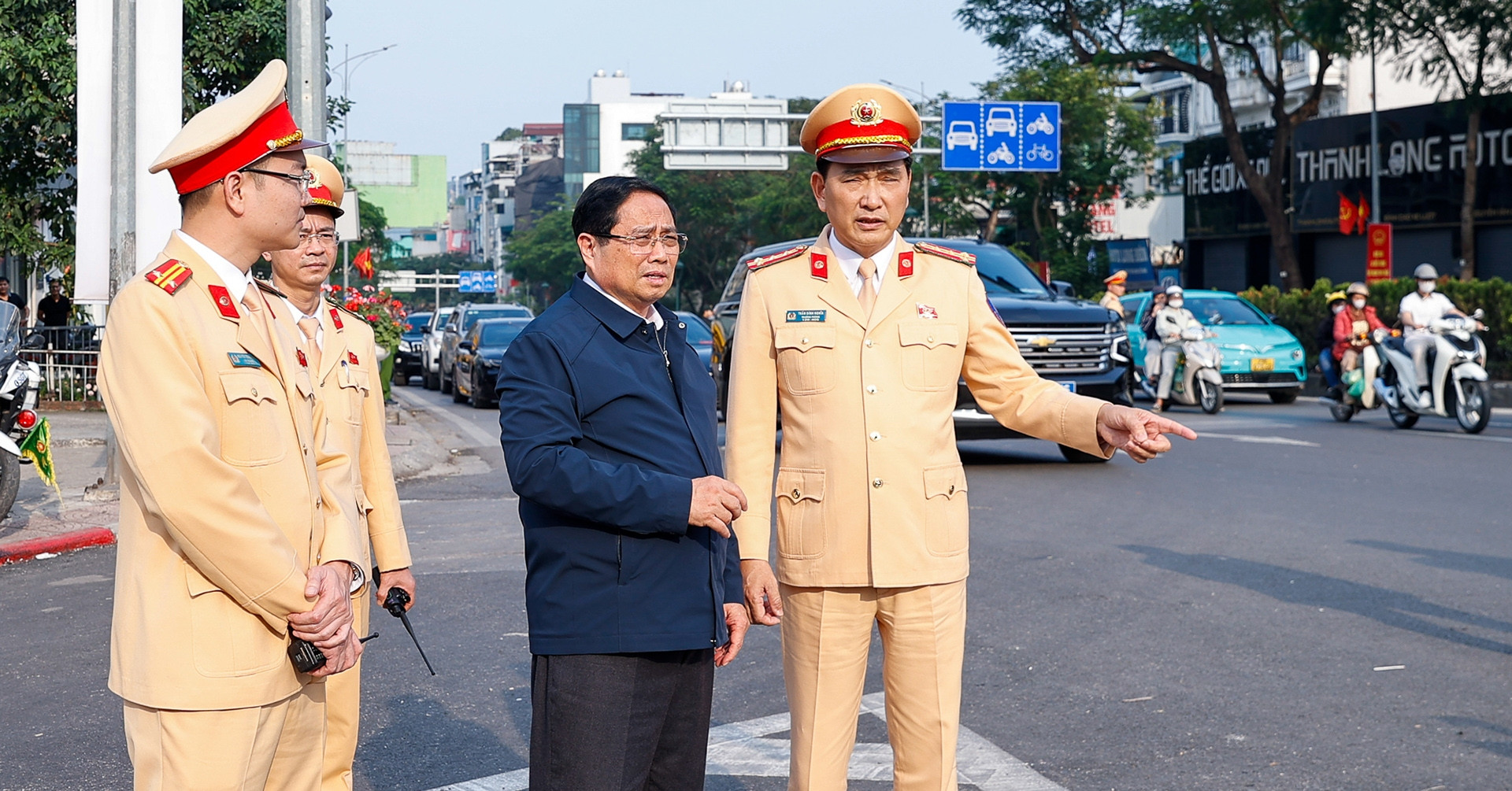 Qua VNeTraffic, Thủ tướng gửi lời chúc năm mới bình an tới người tham gia giao thông