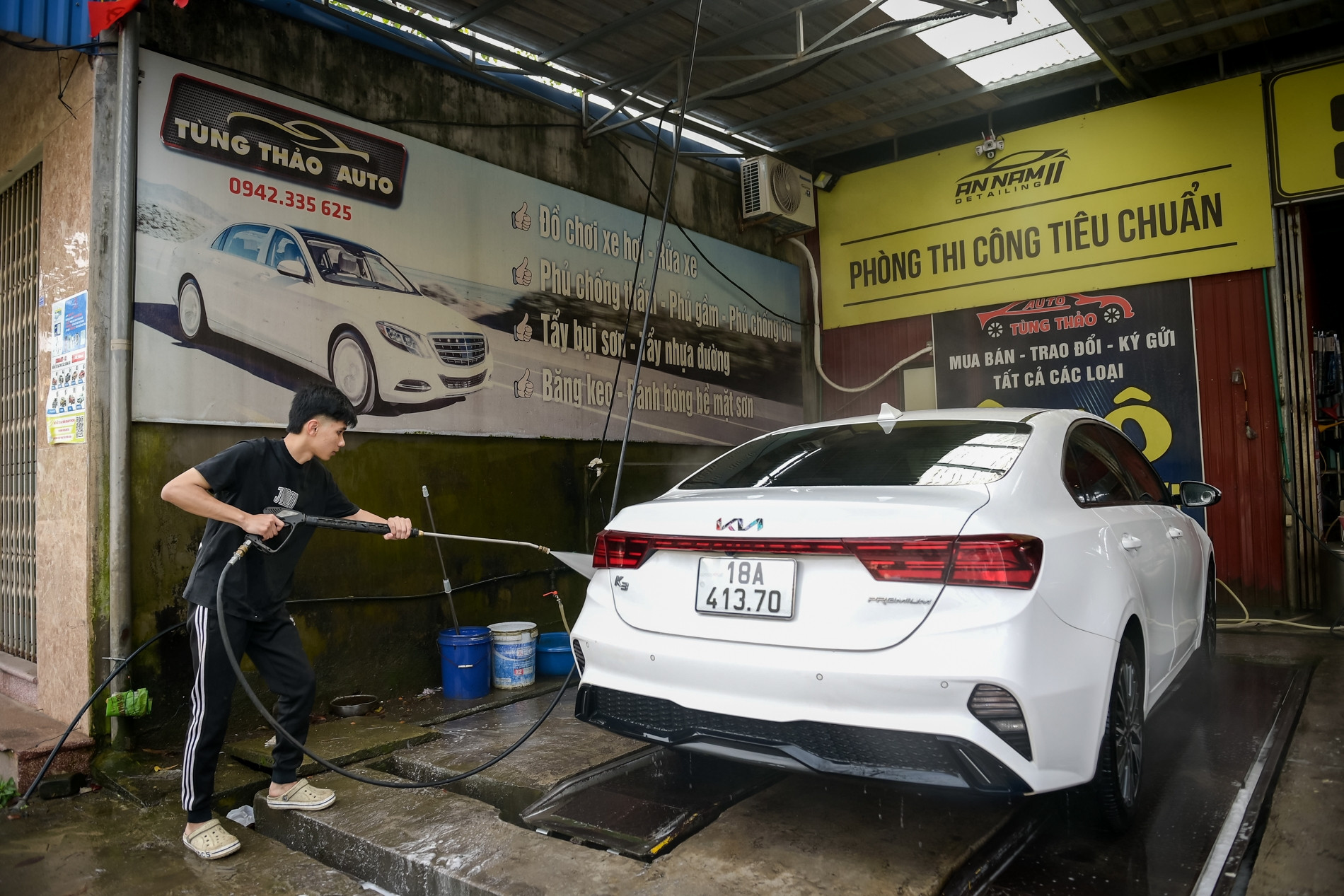 Rửa xe ngày 29 Tết ở Ninh Bình, khách chờ gần 10 tiếng mới tới lượt