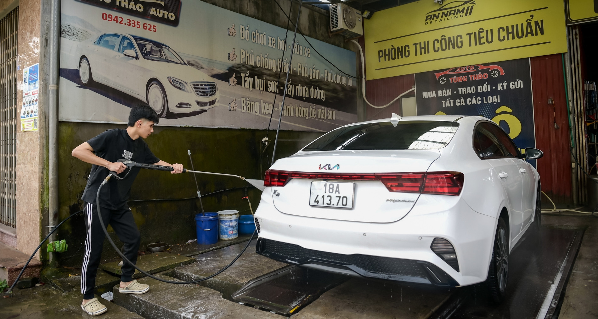 Rửa xe ngày 29 Tết ở Ninh Bình, khách chờ gần 10 tiếng mới tới lượt