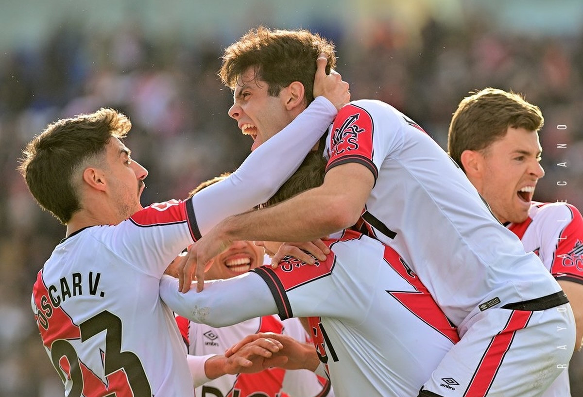 Vừa nhấn chìm Barca, Atletico nhận trận thua đau điếng