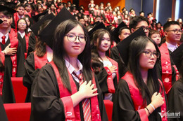 W-Tân cử nhân ĐH Ngoại thương.JPG.jpg