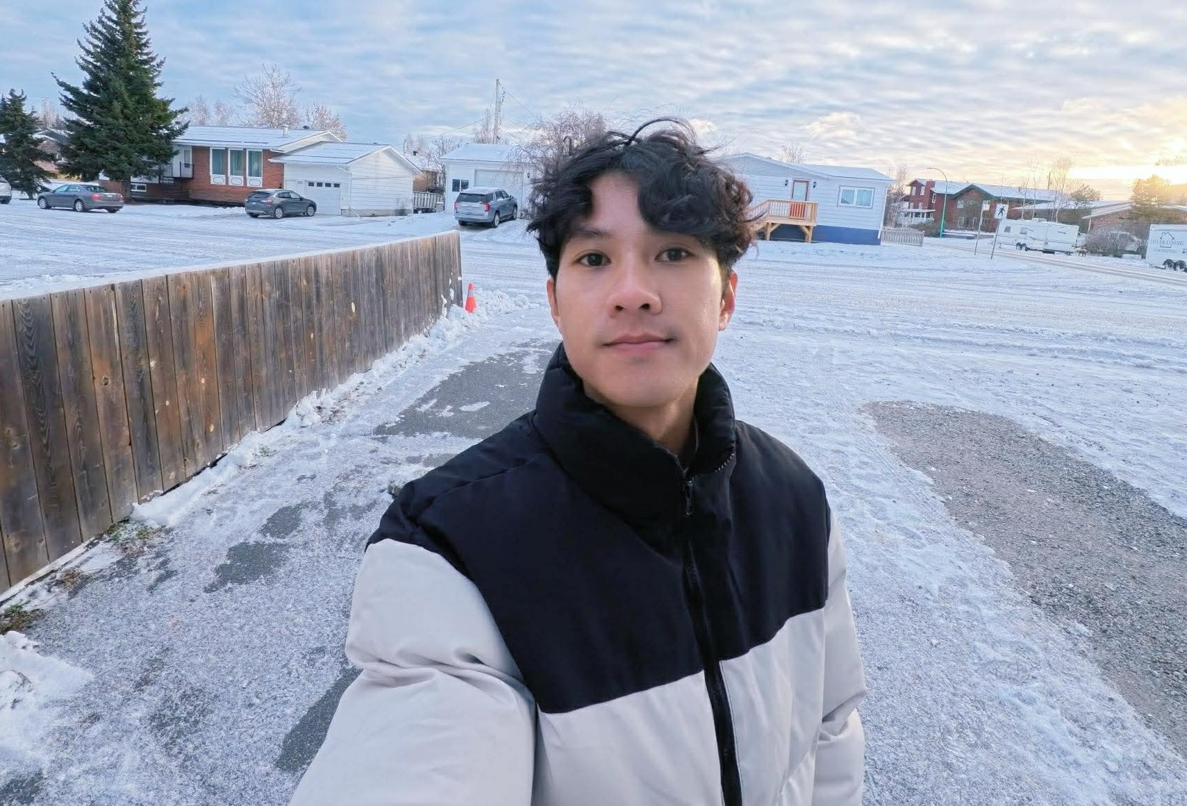 Chàng trai nợ học phí 6 học kỳ, 'vỡ òa' vì câu nói của thầy ngày trở lại trường