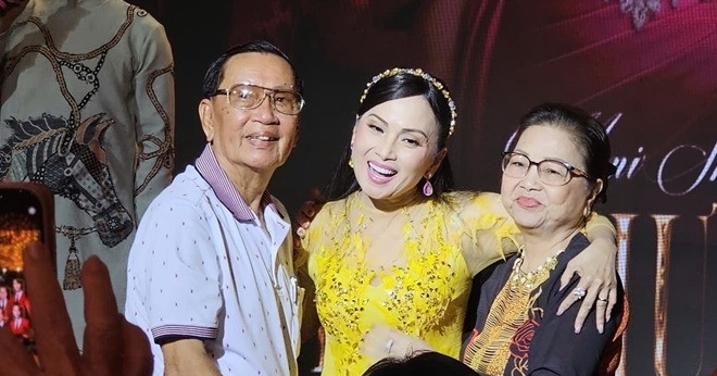 Hành trình vất vả từ Mỹ về Việt Nam đón Tết của 'ca sĩ tỷ phú' Hà Phương