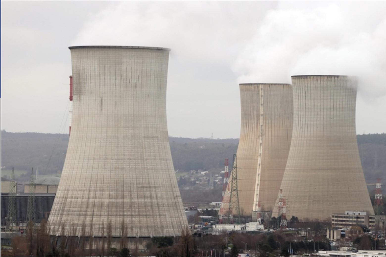 Mỹ lần đầu tiên vận chuyển lò phản ứng hạt nhân bằng đường không