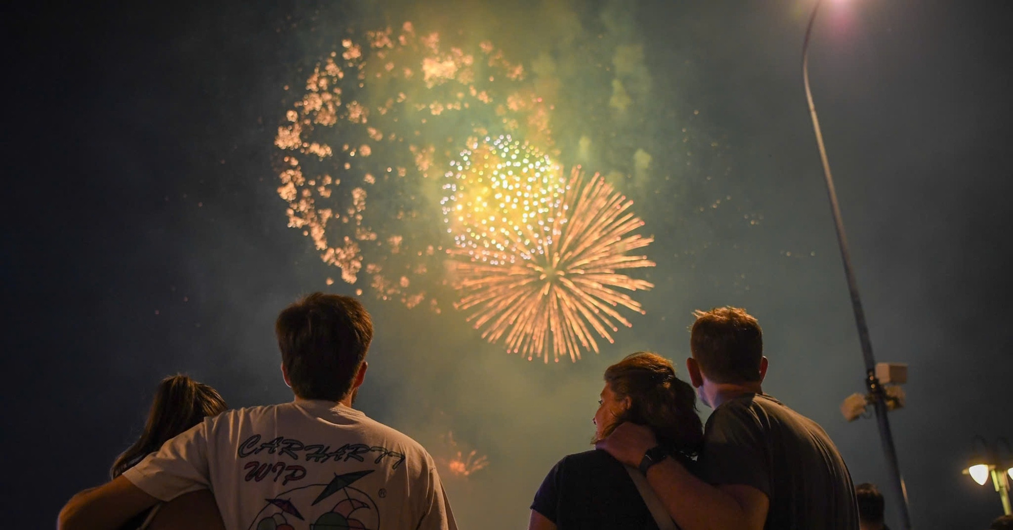 Pháo hoa ngợp trời, cả nước chào xuân mới Bính Ngọ 2026