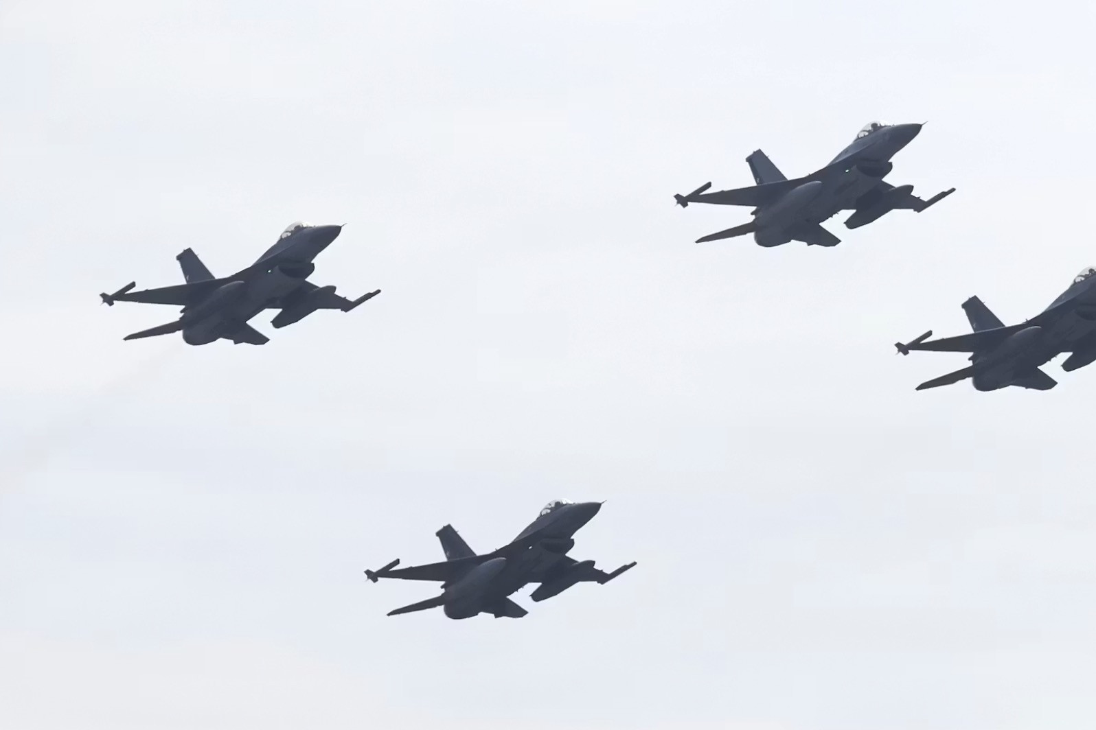 Phi công Mỹ, Hà Lan giúp bảo vệ bầu trời Ukraine