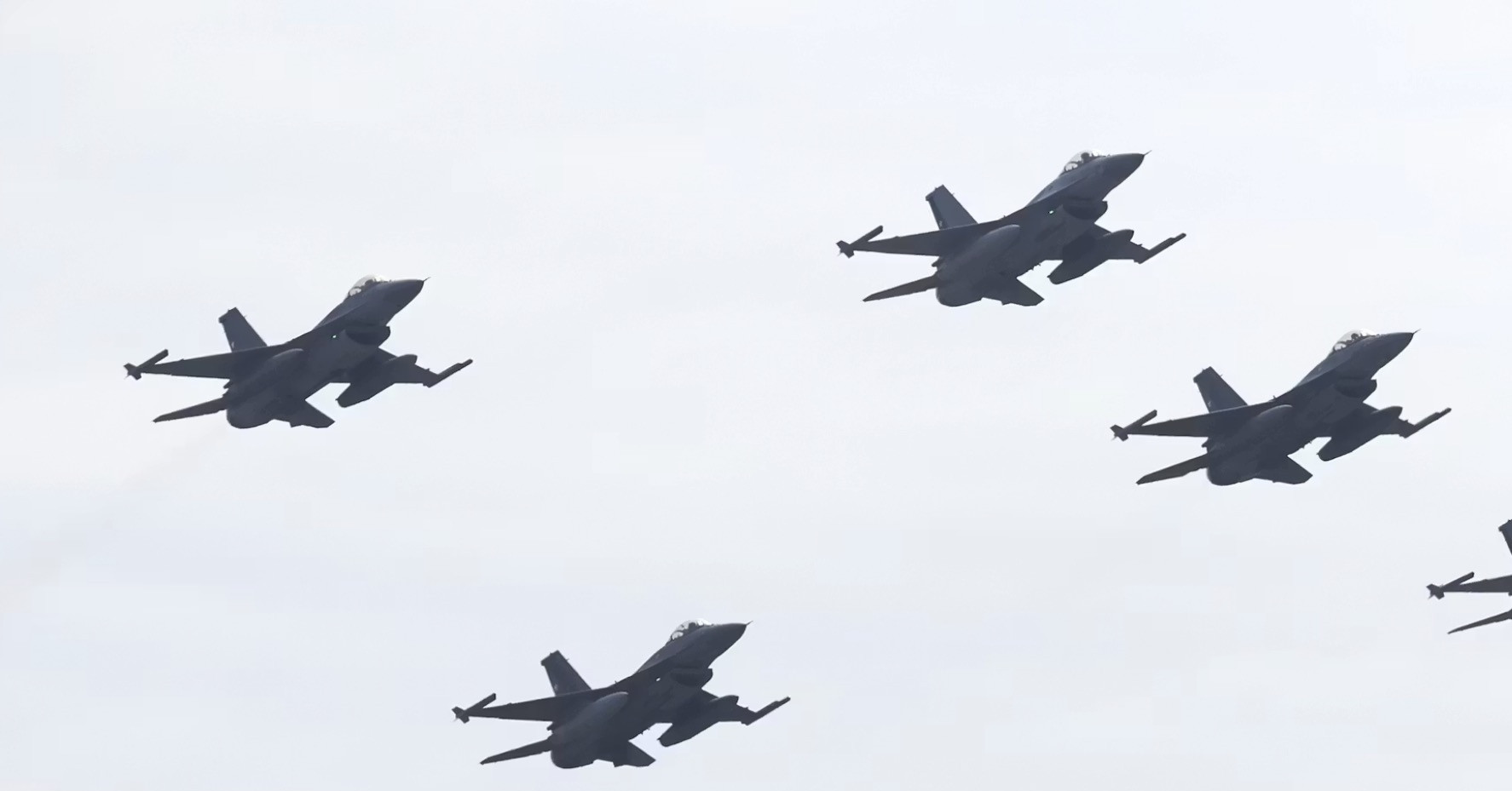 Phi công Mỹ, Hà Lan giúp bảo vệ bầu trời Ukraine