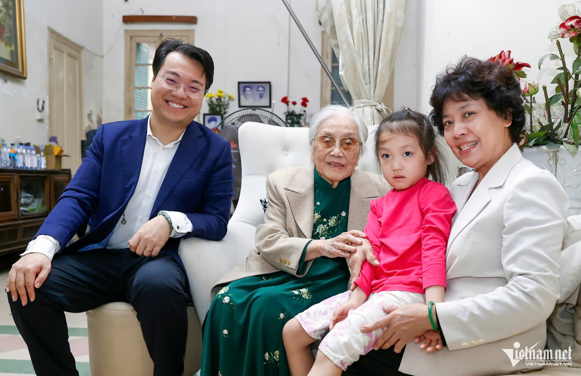 W-nguyen thi binh.jpg