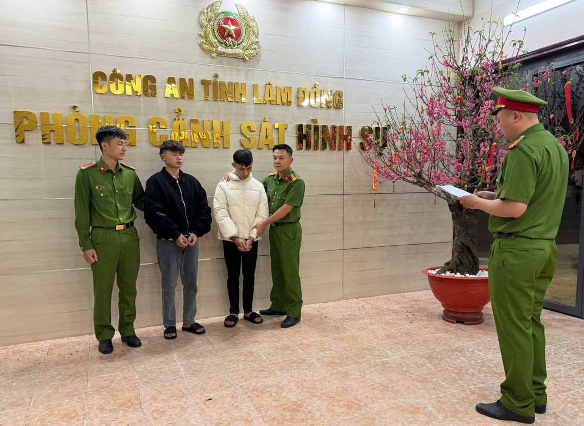 Bắt 2 nam thanh niên cướp giật tiệm vàng trong đêm giao thừa ở lâm đồng.jpg