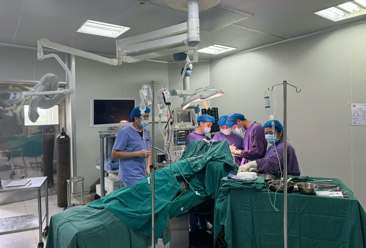 Chạy đua giành giật sự sống loạt ca bệnh trước thềm năm mới