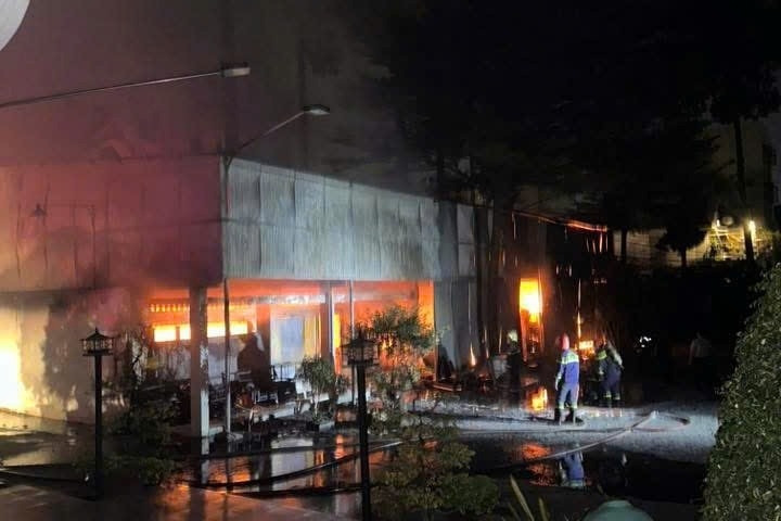 Cháy lớn tại nhà kho ở TPHCM vào tối mùng 2 Tết