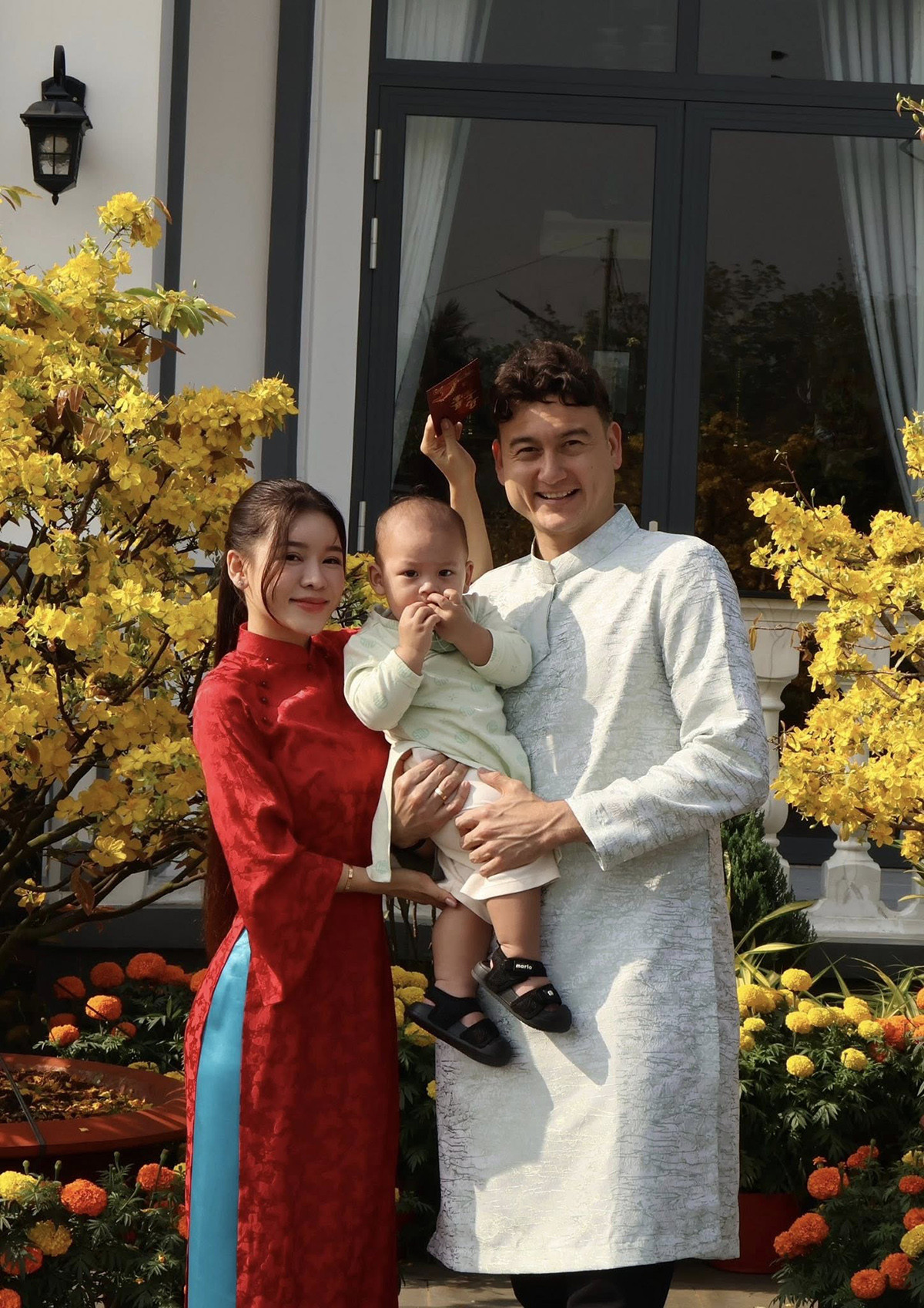 Sao bóng đá Việt Nam tưng bừng chơi Tết dang van lam.jpg