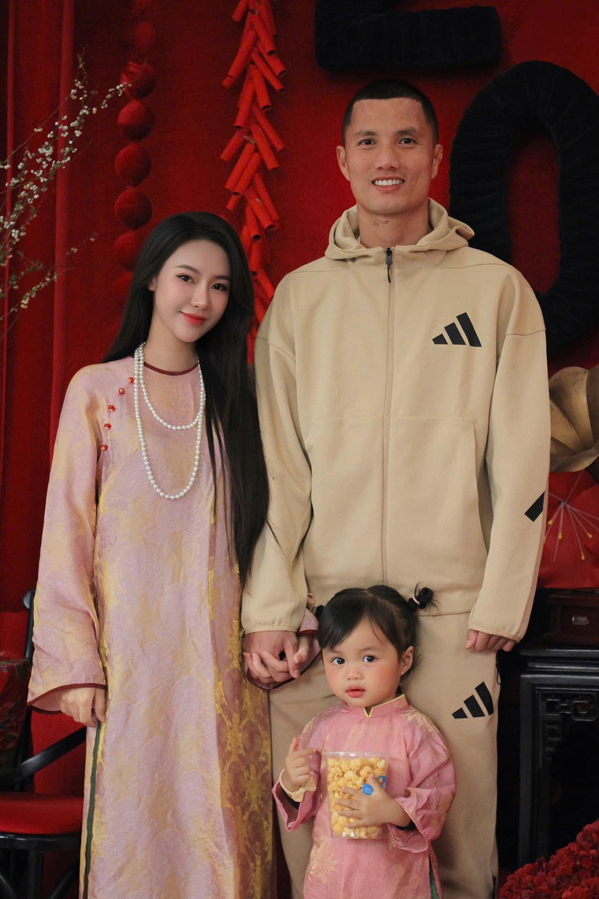 Sao bóng đá Việt Nam tưng bừng chơi Tết dinh trieu.jpg