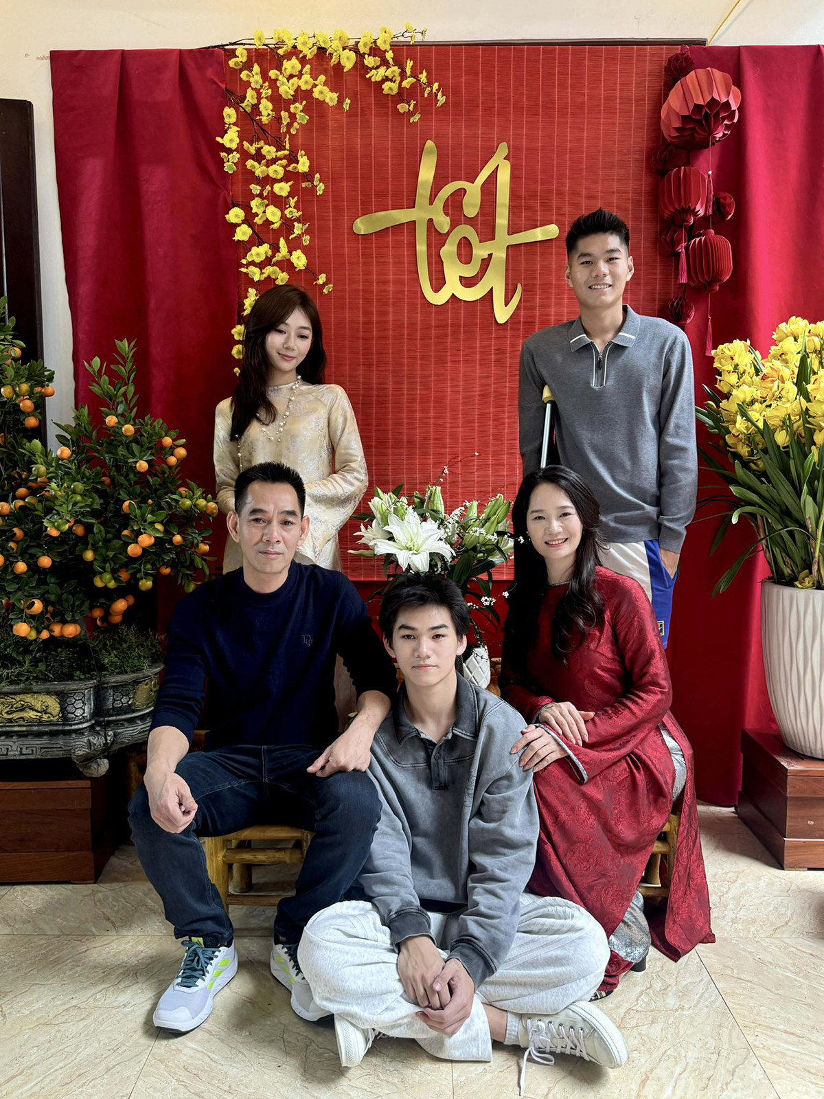 Sao bóng đá Việt Nam tưng bừng chơi Tết hieu minh.jpg