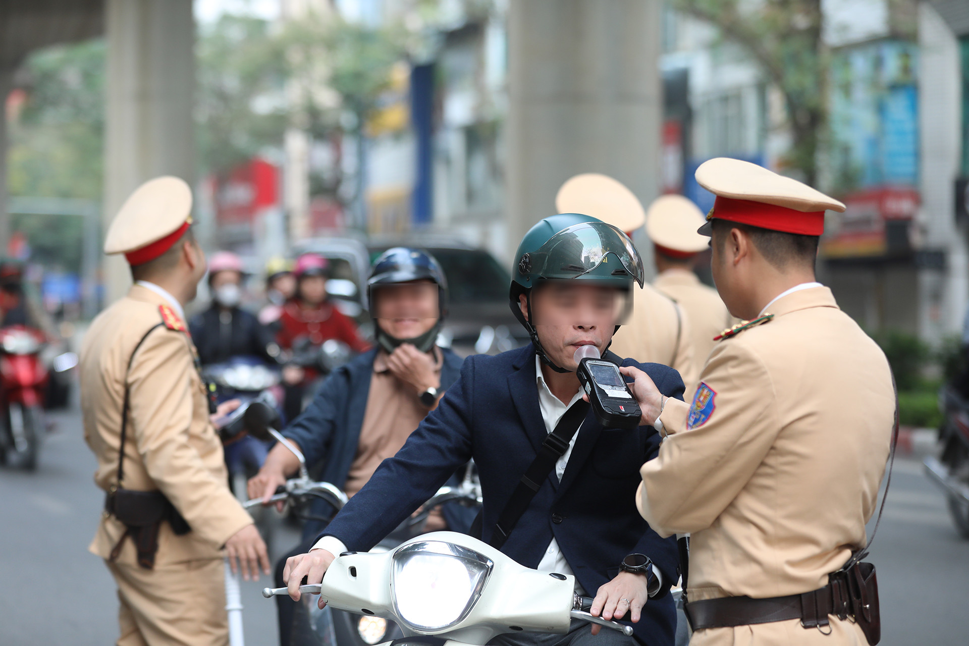 CSGT xử phạt hơn 2.800 tài xế vi phạm nồng độ cồn trong mùng 2 Tết